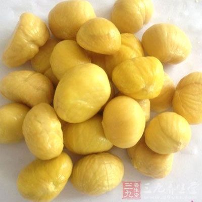 鴨梨2個，鮮栗子200g，冰糖300g