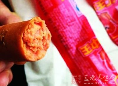 青岛市民吃双汇肠发现<em>卷曲</em>毛发 厂方将赔偿