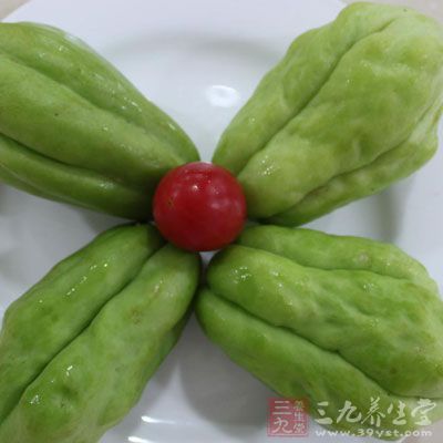 佛手瓜在瓜類蔬菜中營養(yǎng)全面豐富，常食對增強人體抵抗疾病的能力有益