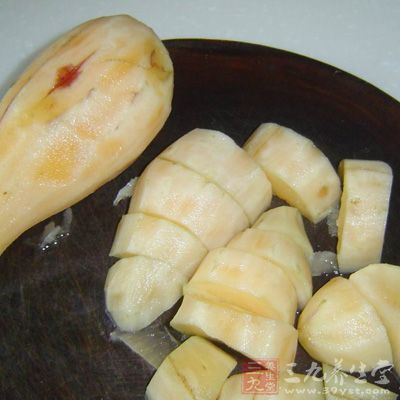 果肉吃起來(lái)，口感卻很像水梨