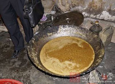 海口琼山区一私宰点被查 拔毛鹅在脏水里清洗
