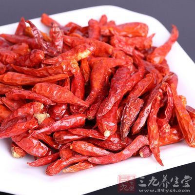 角瓜300g，花生碎30g，干辣椒4個(gè)，花椒10幾粒