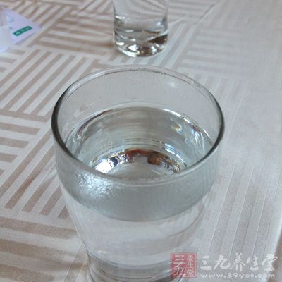 再加入水淀粉。翻炒均勻關(guān)火即可