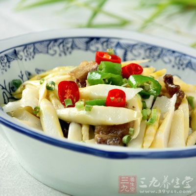 这道菜是从传统菜目‘五彩鸡丝’中得到的灵感