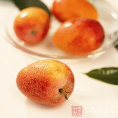 西梅能夠促進(jìn)排便排毒，清除體內(nèi)毒素，讓膚色煥然一新