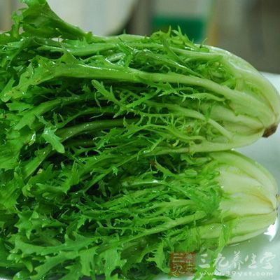 苦菊中蘊(yùn)含維生素C、胡蘿卜素以及鉀鹽、鈣鹽等物質(zhì)