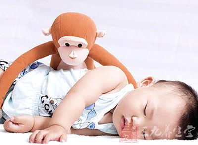 宝宝一吃奶就哭