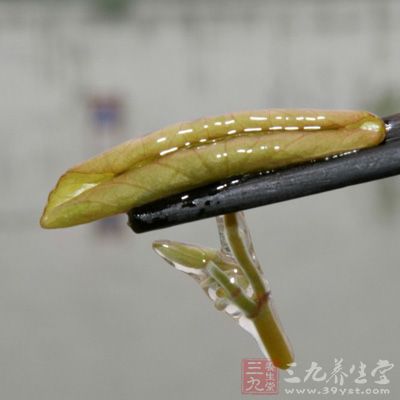 莼菜味甘、性寒，入肝、脾经