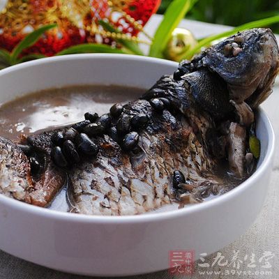 乌豆煲鲫鱼汤