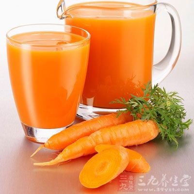 胡萝卜含有丰富的维生素A原，在体内能转换成维生素A