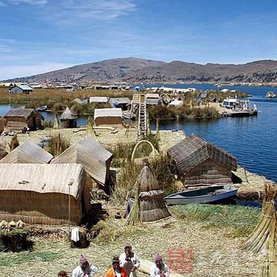 秘鲁的的喀喀湖(Lake Titicaca)漂浮岛