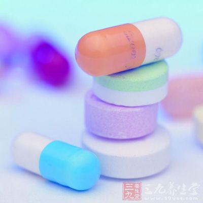 滥用抗生素，长期使用皮质类固醇激素和免疫抑制剂等