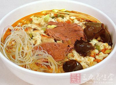 羊肉泡馍简称羊肉泡、泡馍