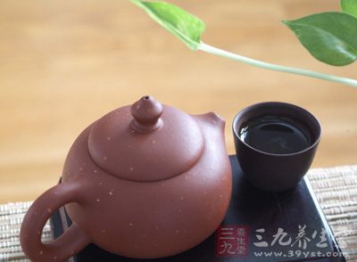 黑茶中的一些茶多酚类物质等无机元素对人体有很强大的保健功能