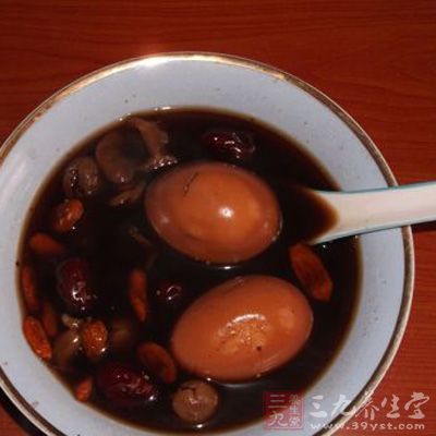 何首乌煲鸡蛋