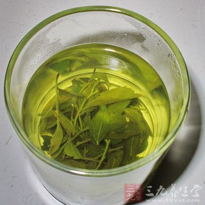 煮水初沸，水溫在80℃～90℃為宜