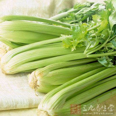 還有佐料里面放芹菜的，味道也很不錯(cuò)哦