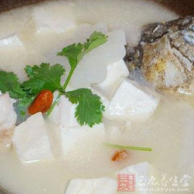 鲫鱼豆腐汤