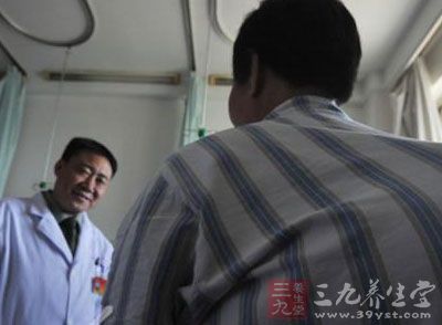 农妇20年前患上怪病 背部脸盆大肿瘤被切除