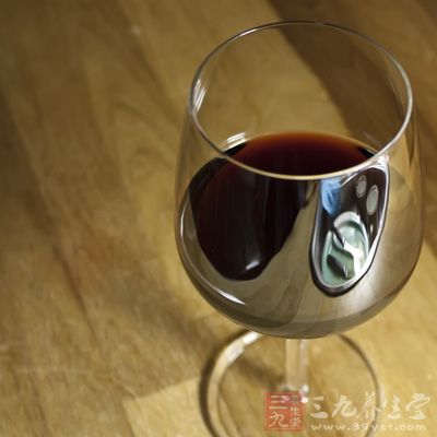 可根据自己的酒量，每次饮10-12克