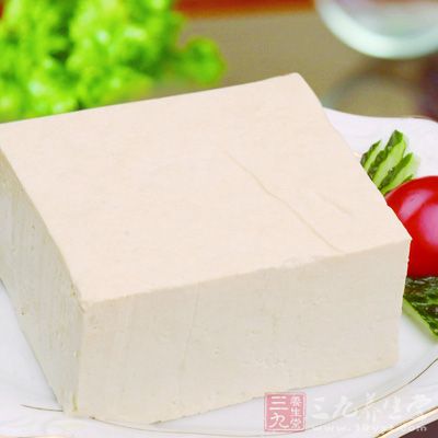 经常吃豆腐等豆制品不但能起到增加头发的光泽、弹力等作用