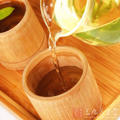 燒開(kāi)后放入玄米茶煮5分鐘即可