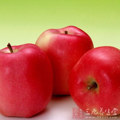 苹果性能温和，可作为天然面膜，也可以切片涂敷