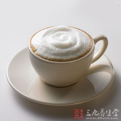 干卡布奇诺(Dry Cappuccino)是指奶泡较多，牛奶较少的调理法，喝起来咖啡味浓过奶香，适合重口味者饮用