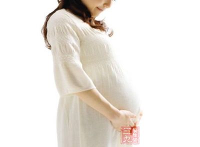 孕妇贫血主要是由于孕妇在食物上没有得到充分的营养，导致了营养不良和叶酸缺乏所致