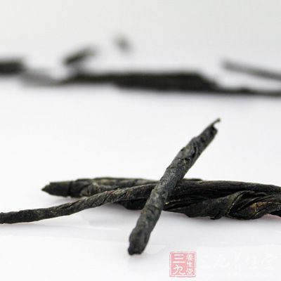 苦丁茶有量少味浓、耐冲泡的特点