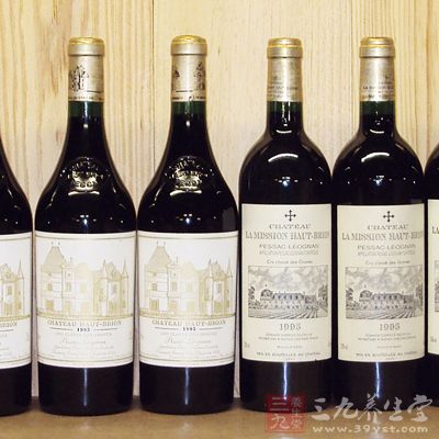 奥比昂酒庄就在波尔多市近郊。奥比昂酒庄(Château Haut-Brion)不仅仅是一个酿顶级红白酒的酒庄