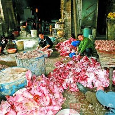 昆明市西山区取缔两个食品黑作坊