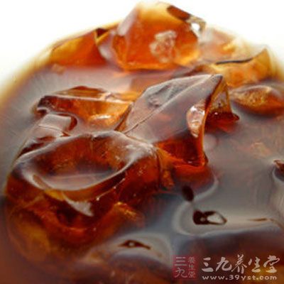 由于可乐中含有大量磷酸、糖和咖啡因,这些成分或多或少都会对人造成影响 由于可乐中含有大量磷酸、糖和咖啡因,这些成分或多或少都会对人造成影响