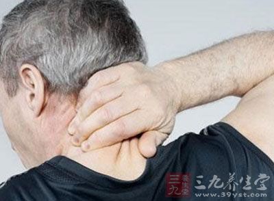 一天莫名晕倒三次原来祸起颈椎病