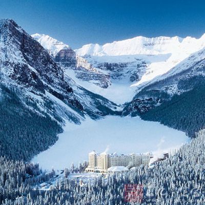 落基山的胜景：Chateau Fairmont Lake Louise