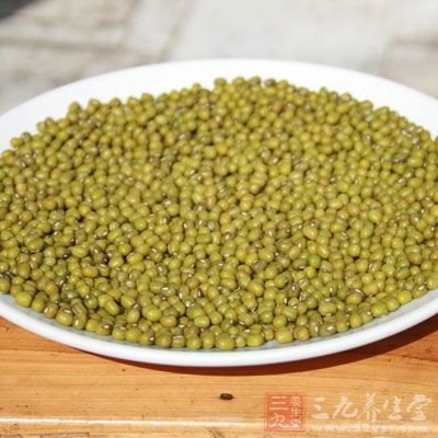 绿豆50g，粳米150g，冰塘适量