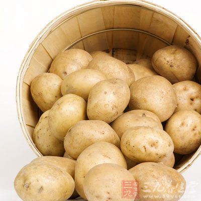 除了少吃乳制品、豆制品外,高草酸食物比如菠菜、土豆、甜菜等也要少吃 除了少吃乳制品、豆制品外,高草酸食物比如菠菜、土豆、甜菜等也要少吃