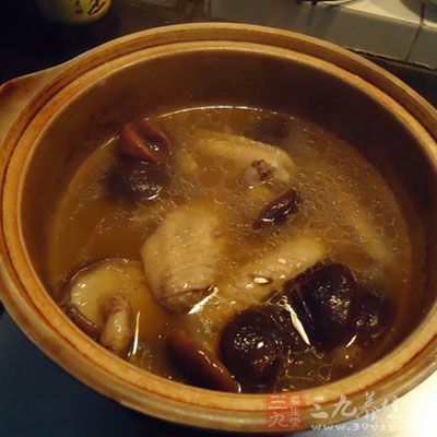 推薦四：香菇雞翅湯