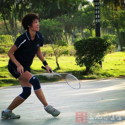 打羽毛球的好处 经常打羽毛球有益于身体健康