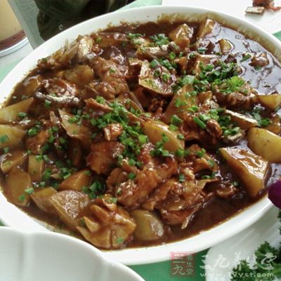 尽量别吃含亚硝酸盐的食物,比如隔夜饭菜 尽量别吃含亚硝酸盐的食物,比如隔夜饭菜