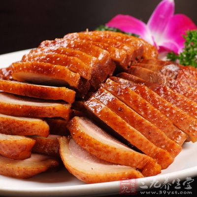 鸭肉味甘性寒，滑中发冷气