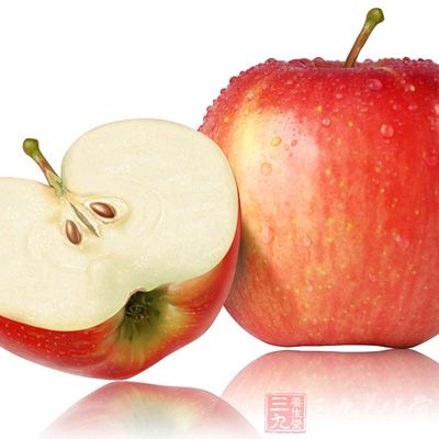 在吃熟苹果时，最好不要加蔗糖调味，因为加蔗糖可能会加重腹泻