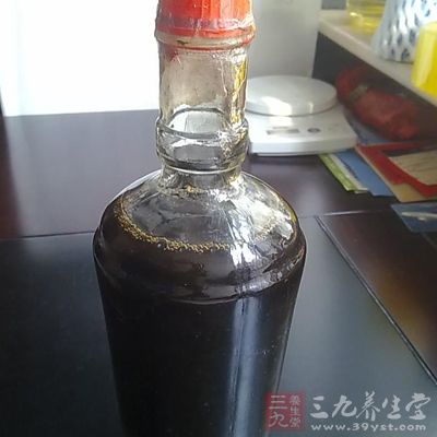 用药酒擦患处