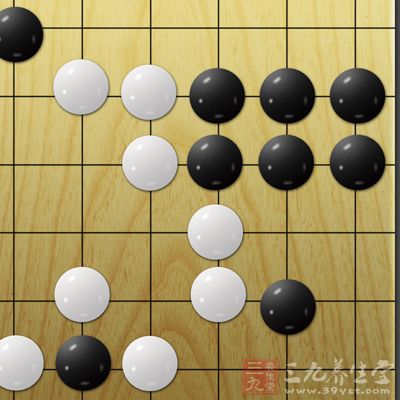 “长”是指紧靠着自己在棋盘上已有棋子继续向前延伸行棋。