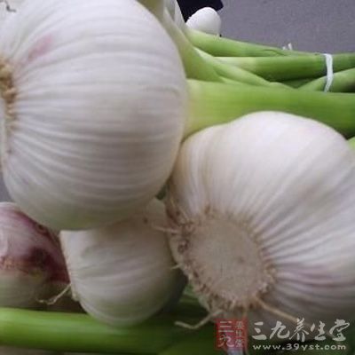 多吃些芝麻、糯米、蜂蜜、乳品、魚類等食物，對(duì)于蔥、姜、蒜、韭、椒等辛味之品，則應(yīng)該少吃