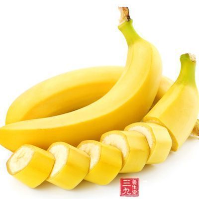 做美白护体膜必要筹备3种原料，那就是香蕉、纯清水和全脂牛奶