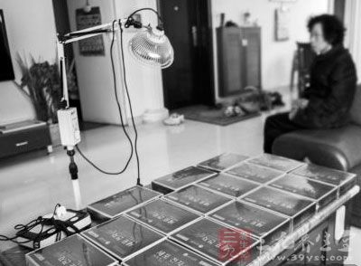 70岁老太痴迷买保健品 儿子喊执法部门来查