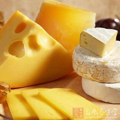 美、西德、法、英等国，每日的油脂摄取量较多