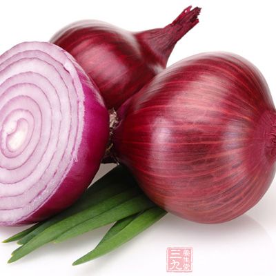 洋葱能促进脂肪代谢，降低血液黏稠度