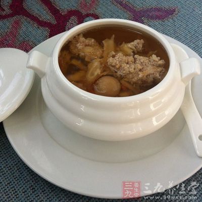 清肠瘦身食谱三、苹果梨子瘦肉汤